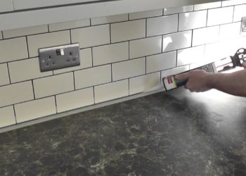 how to apply mastic to windows