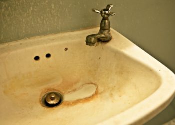 how to get rust out of sink