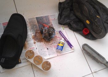 how to remove dried tar from shoes