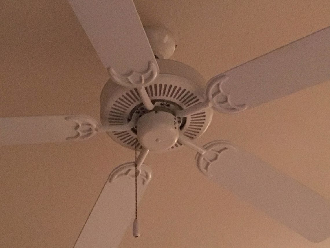 How do you install a Hunter ceiling fan light kit?