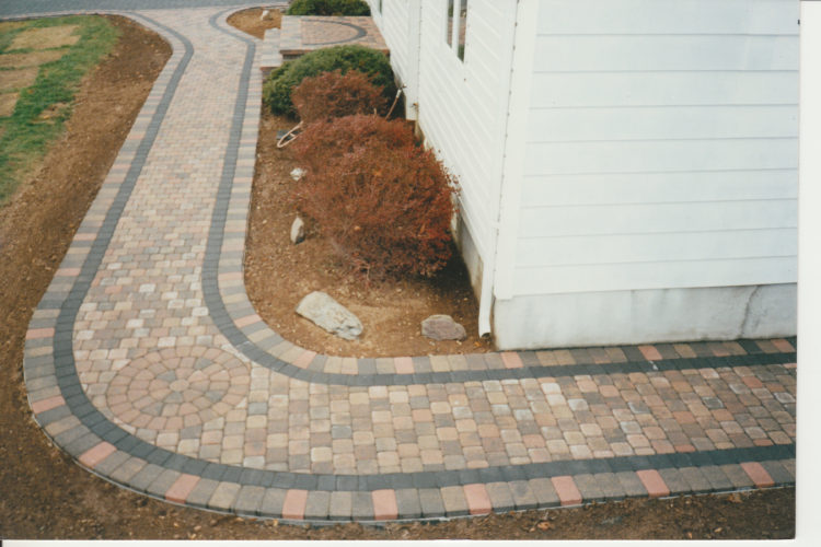 how to make a curved paver patio