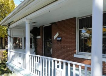 Are porch posts load bearing?