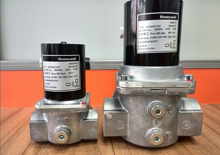 How do you adjust a Honeywell gas valve?