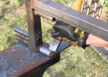 homemade pipe gate hinges