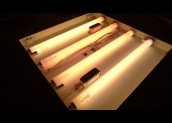 Do Fluorescent lights need to warm up?