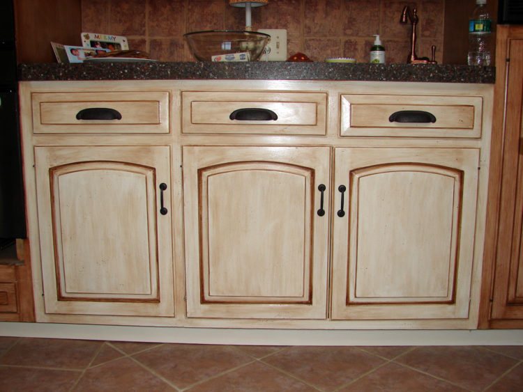 how to paint kitchen cabinets to look old and distressed