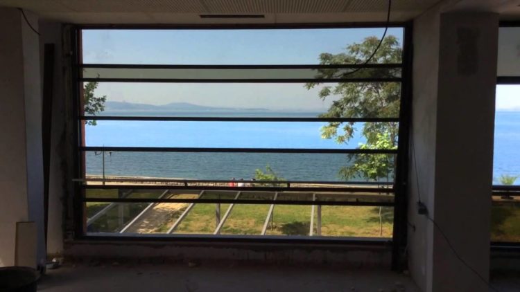 vertical sliding window