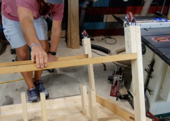 How do you prepare canvas for epoxy resin?