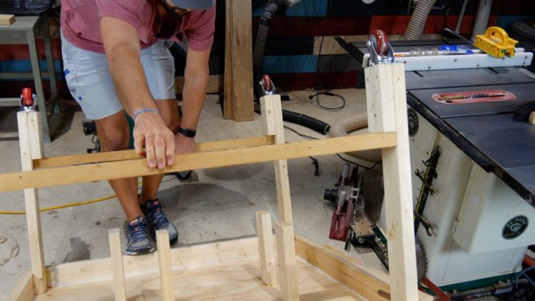 How do you prepare canvas for epoxy resin?