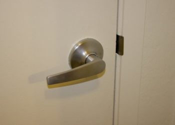 how to remove a lever door handle without screws