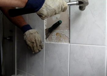 how to remove bathroom tiles without breaking
