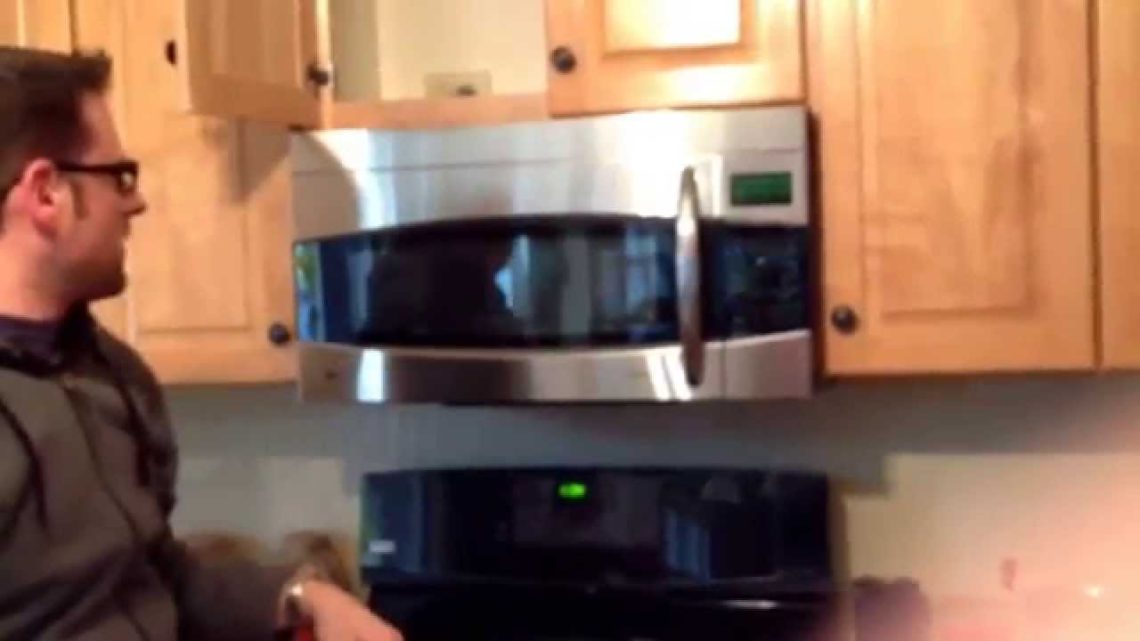 How do you reset a GE microwave?