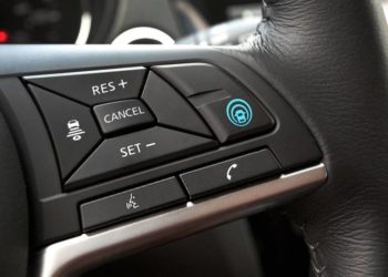 How do you set cruise control on a 2018 Nissan Rogue?