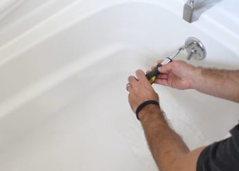 safe way to unclog bathtub drain