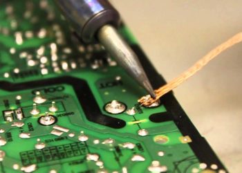 how to use desoldering wick