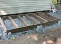 how far apart are floor joists
