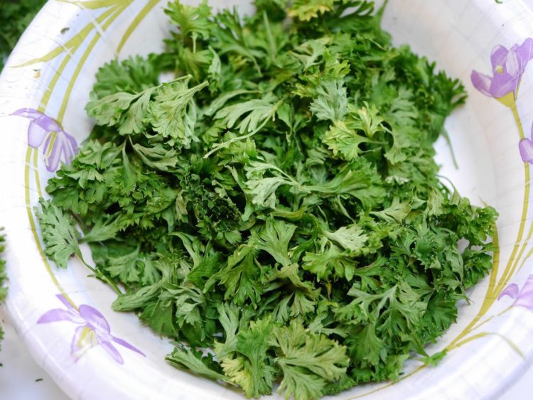 how to make dried parsley flakes