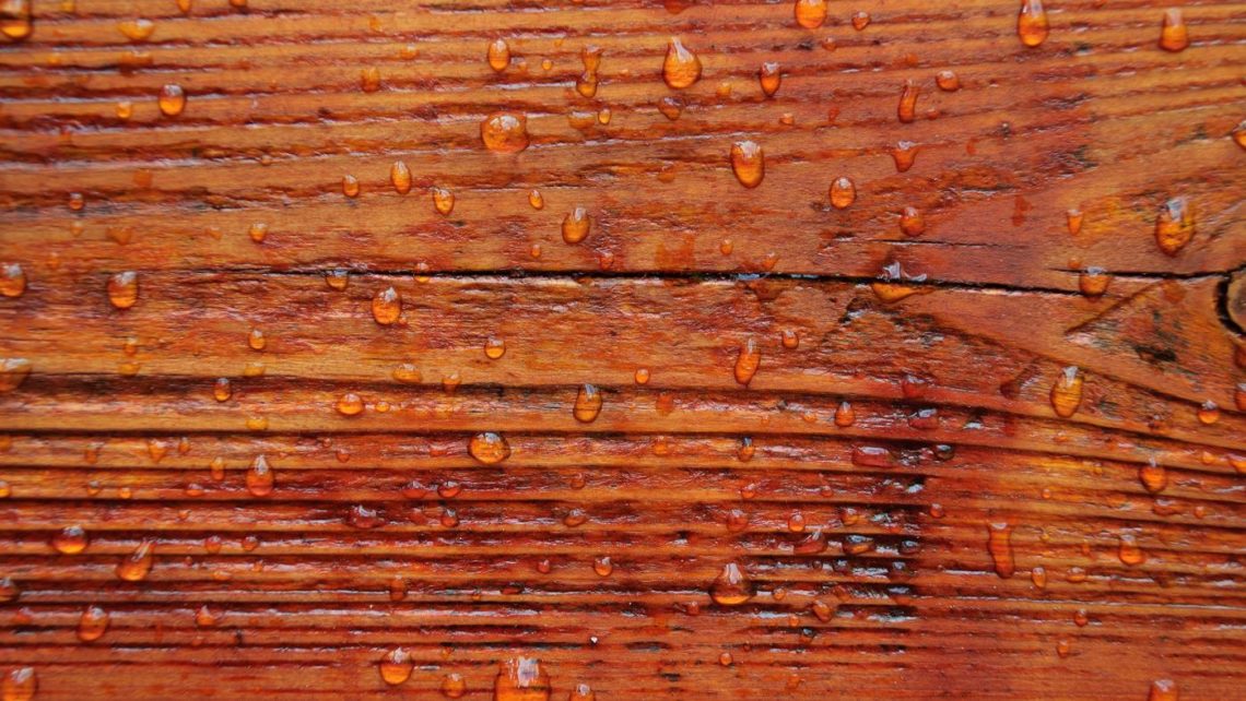 How long does wood stain need to dry?