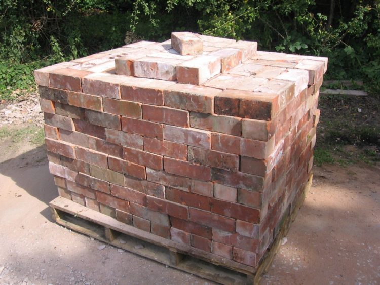 cost of 1 pallet of bricks