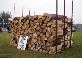 how much does 1 cord of firewood weigh