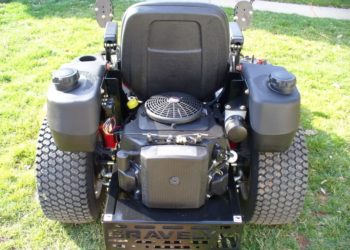 How many hours do Briggs and Stratton engines last?