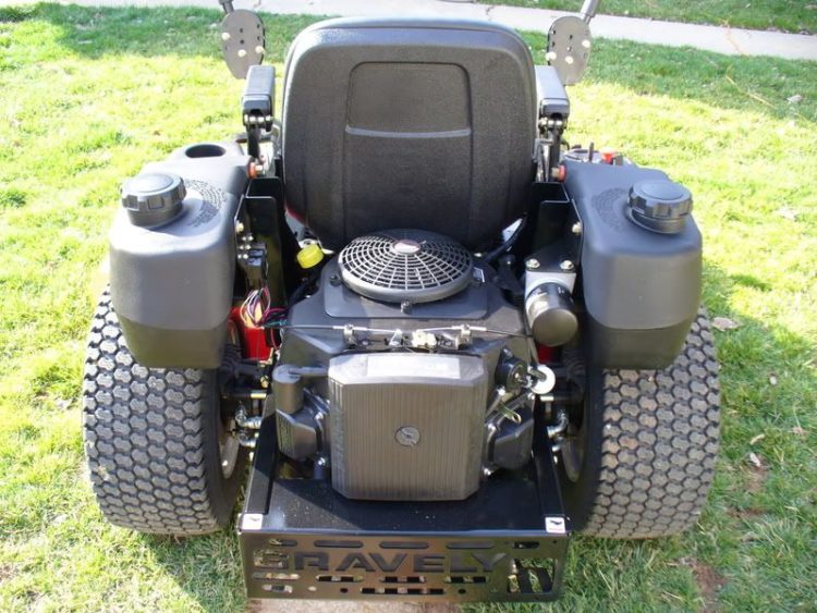 How many hours do Briggs and Stratton engines last?