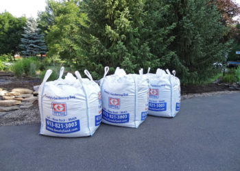 how many bags of sand in a yard