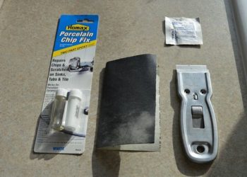 Do porcelain sinks chip easily?