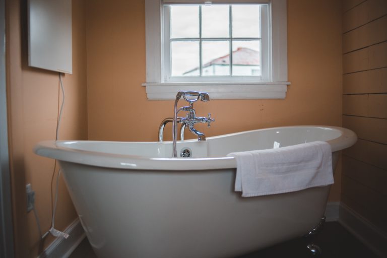 How much does it cost to Reglaze your bathtub?
