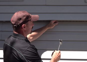 replace one piece of vinyl siding