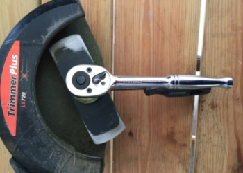 How do you change the blade on a Black and Decker edger?