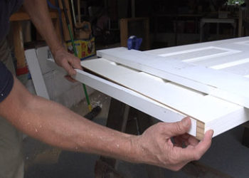 How do you cut the width of a bifold door?