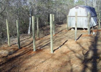 how far apart are fence posts