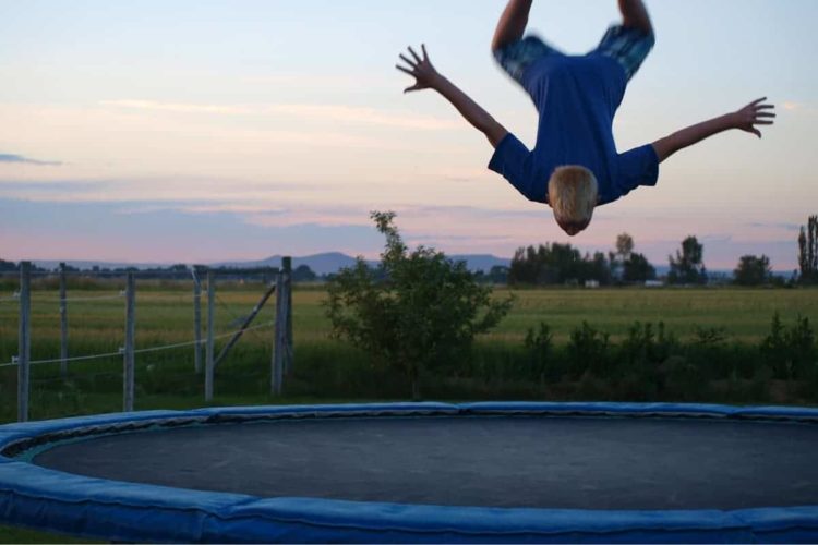 How do you winterize a trampoline net?