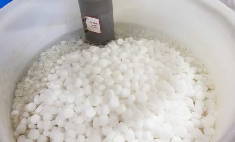 How much water should there be in a brine tank?