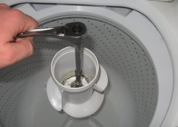 How do I tighten the drum on my washing machine?