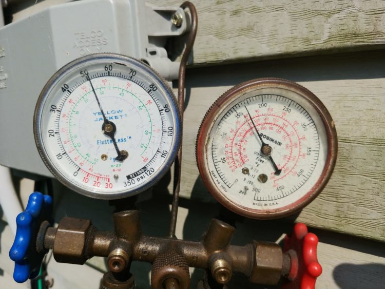 What should the high and low side pressures be for r22?