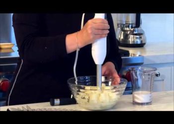 Which motor is used in blender?