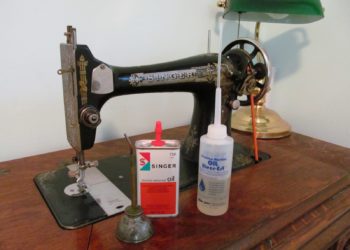 cleaning singer sewing machine