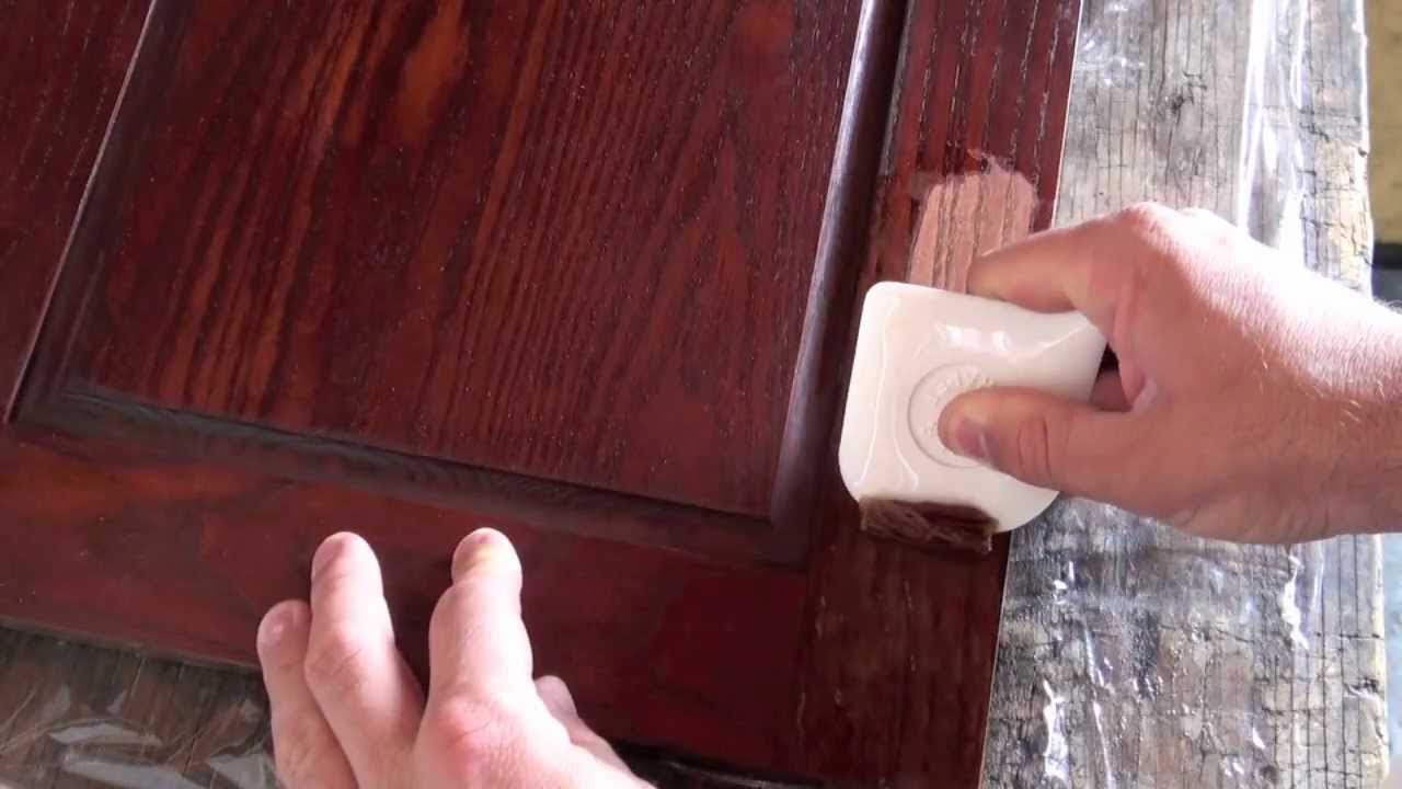 покрытие лаком мебели из дерева