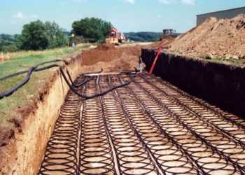 Is a heat pump the same as geothermal?