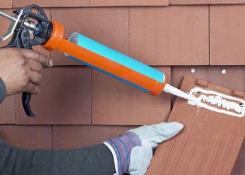 How do you accelerate CA glue?