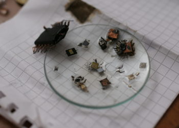 what does battery acid look like