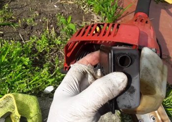 gas coming out of exhaust on weedeater