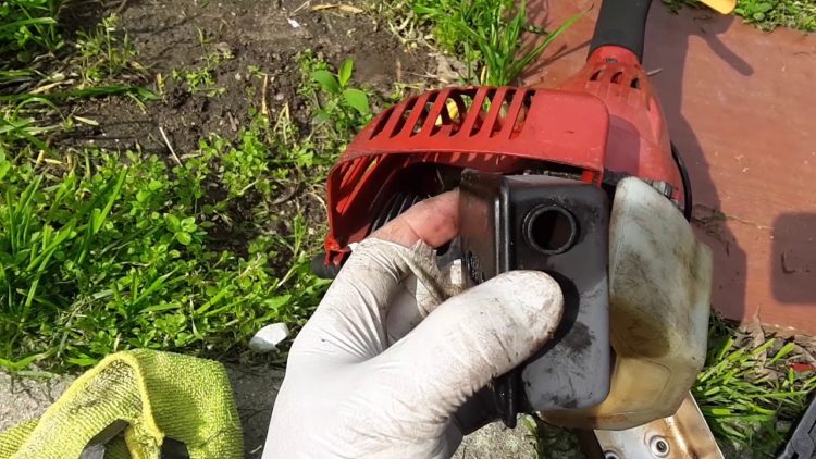 gas coming out of exhaust on weedeater