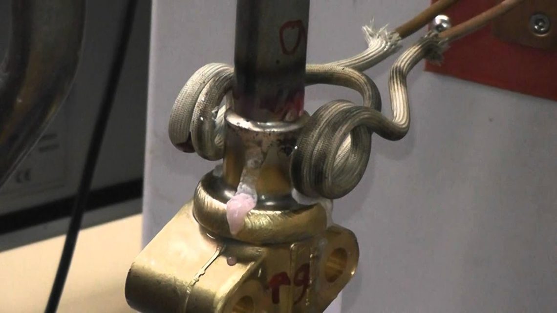 What happens when copper touches steel?