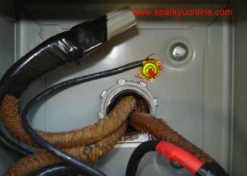 Do old houses have ground wires?
