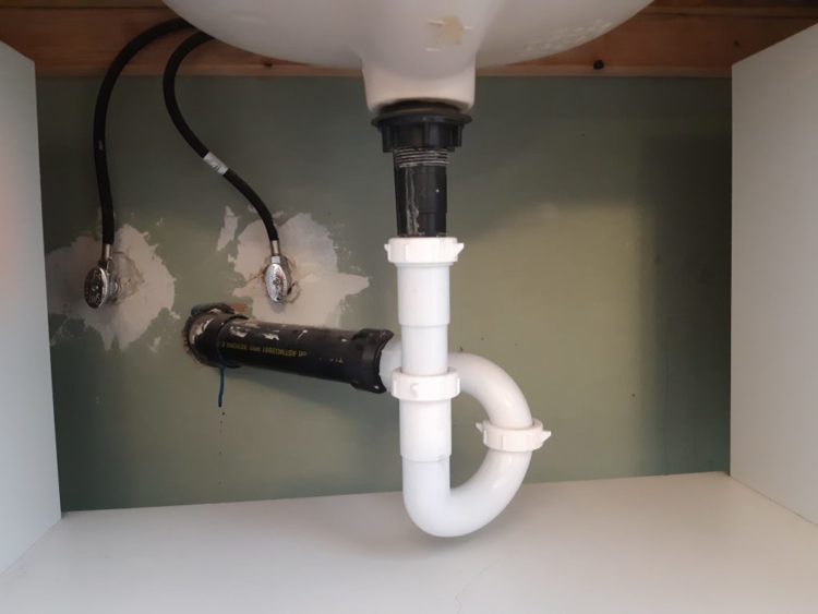 Can P trap be lower than drain pipe?