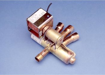 How do you energize a reversing valve?