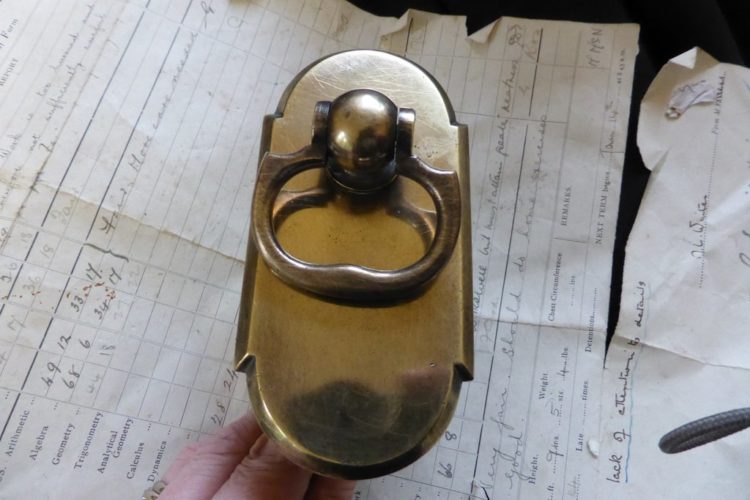 What is a mechanical door bell?